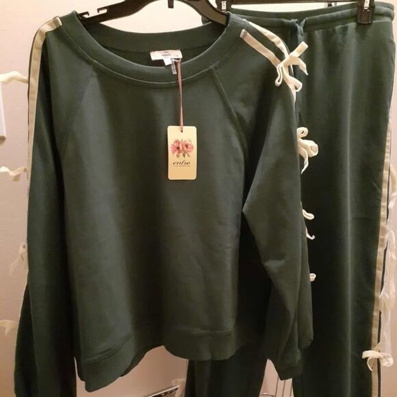 Entro High Waist Jogger Set w/Bow Detail - NWT - Picture 1 of 11